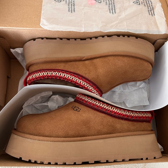 SOLD* Ugg taz women’s - Picture 2 of 4
